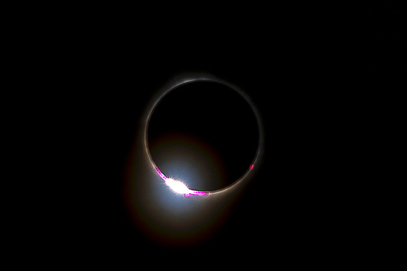 Solar Eclipse-Small Diamond Ring With Baily's Beads